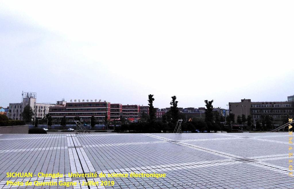 Chengdu- Universite Science electronique 071.jpg